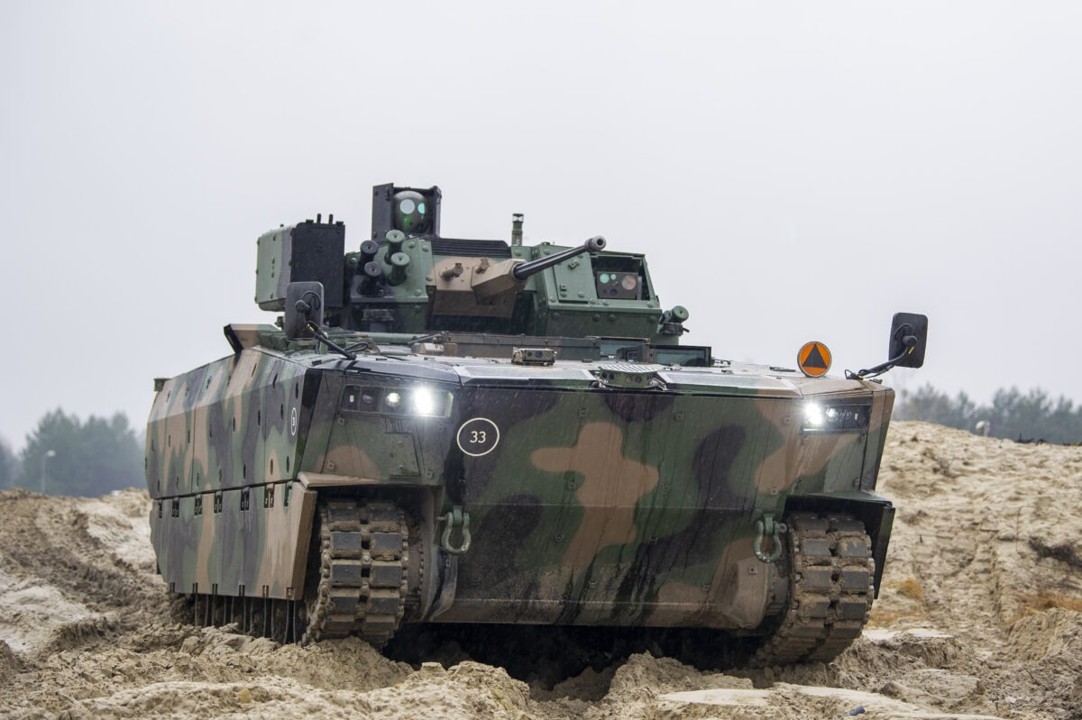 BORSUK Polish Amphibious IFV (B)